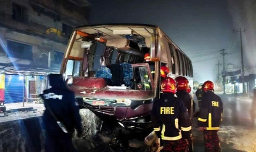 কুমিল্লায় যাত্রীবাহী বাস নিয়ন্ত্রণ হারিয়ে আহত ২৫ বিএনপি নেতাকর্মী